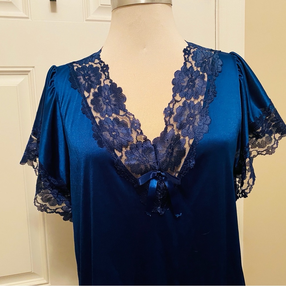 🩷🩷Petra Fashions blue night gown size S.